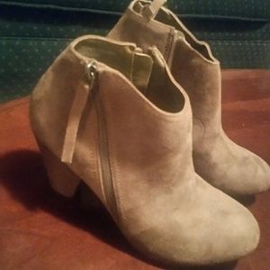 New out of box!xoxonever worn boot